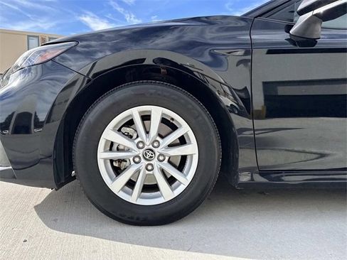 Used 2025 Toyota Camry LE image 4