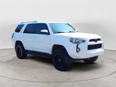 Used 2016 Toyota 4Runner SR5 AWD/4WD image 3
