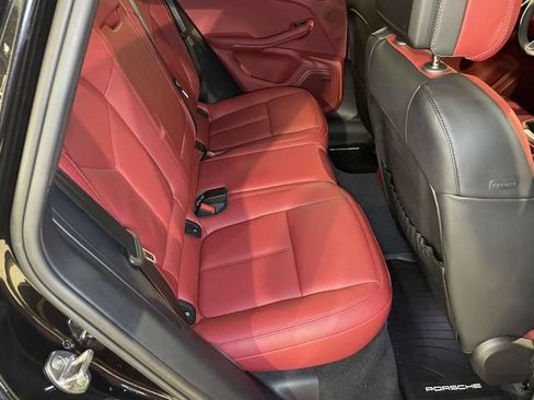 Certified 2024 Porsche Macan S AWD/4WD image 23