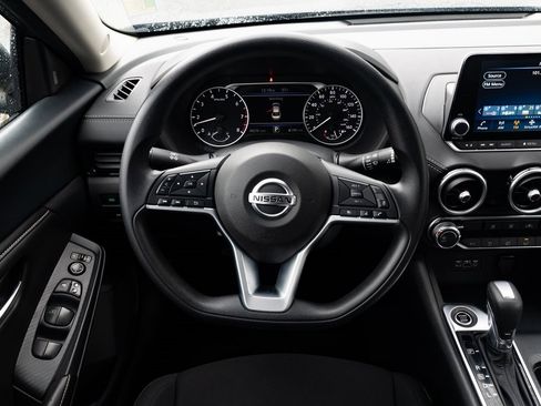 Used 2023 Nissan Sentra SV image 11