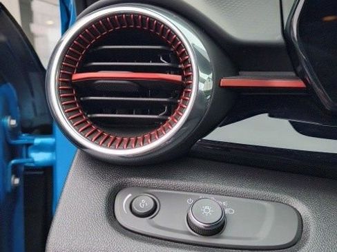 Used 2025 Chevrolet Trax RS w/ Driver Confidence Package image 10