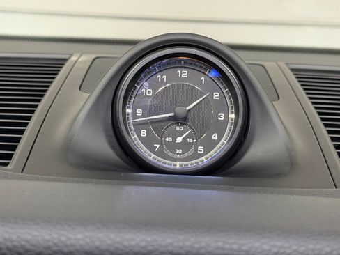 Used 2023 Porsche Macan AWD/4WD image 36
