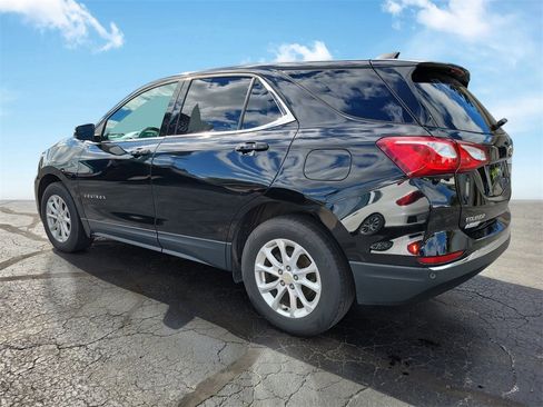 Used 2019 Chevrolet Equinox LT w/ Driver Convenience Package image 3