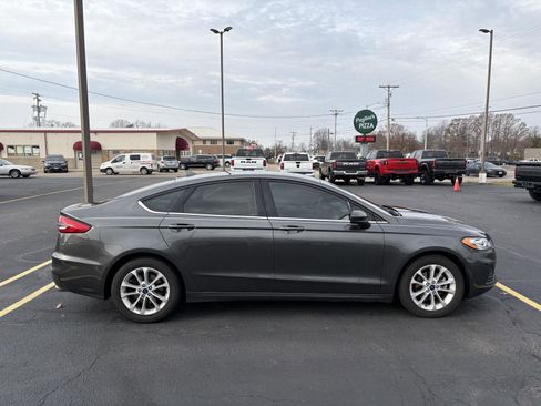 Used 2019 Ford Fusion SE image 9