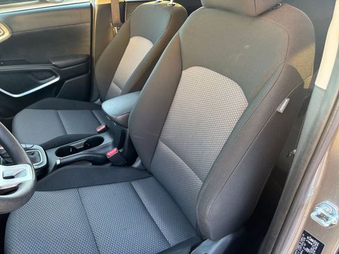 Used 2025 Kia Soul LX w/ LX Technology Package image 34