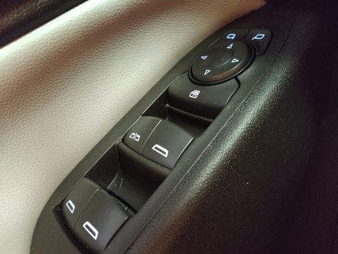 Used 2022 Chevrolet Equinox LS image 27