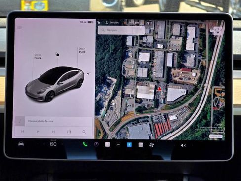 Used 2018 Tesla Model 3 Long Range image 17