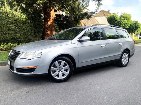 Used 2008 Volkswagen Passat 2.0T image 4