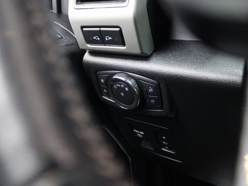 Used 2018 Ford F150 Lariat w/ Equipment Group 502A Luxury image 34