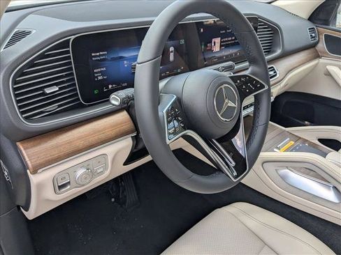 Certified 2025 Mercedes-Benz GLE 350 4MATIC image 3