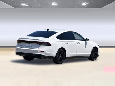Certified 2025 Honda Accord SE image 9
