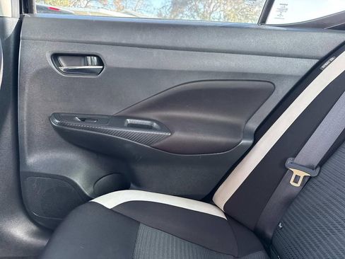 Used 2022 Nissan Versa SV image 14