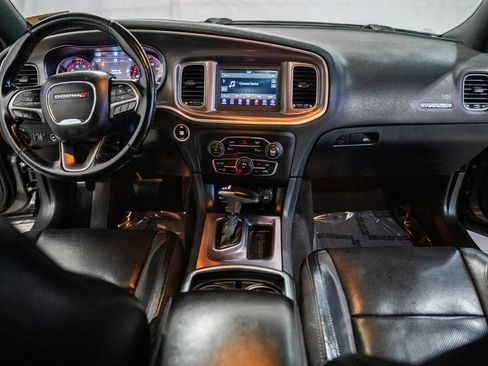 Used 2019 Dodge Charger SXT w/ Leather Interior Group image 18