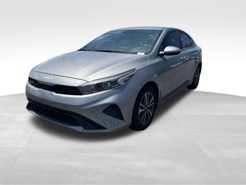 Certified 2024 Kia Forte LXS FWD image 4