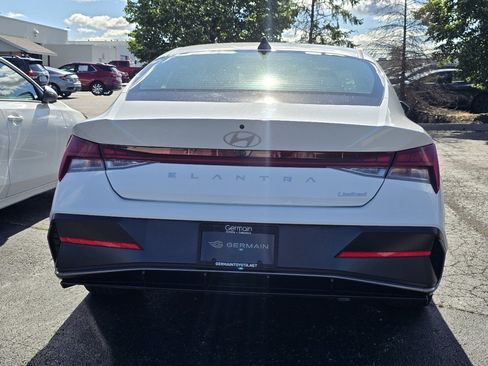 Used 2025 Hyundai Elantra Limited FWD image 6