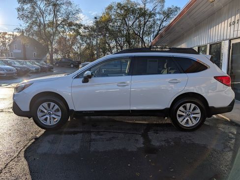 Used 2019 Subaru Outback 2.5i Premium image 4