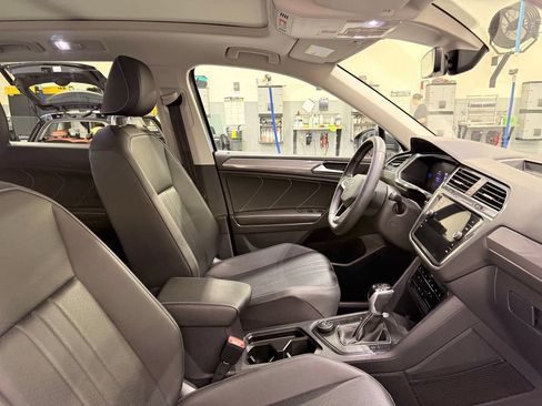 Used 2023 Volkswagen Tiguan SE w/ Panoramic Sunroof Package AWD/4WD image 30