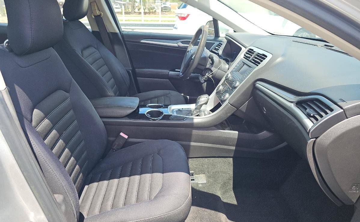Used 2013 Ford Fusion SE FWD image 8