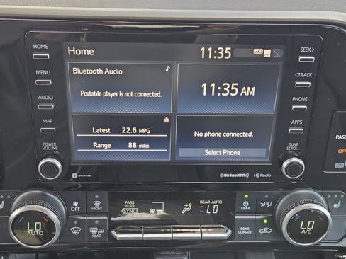 Used 2020 Toyota Highlander XLE FWD image 9