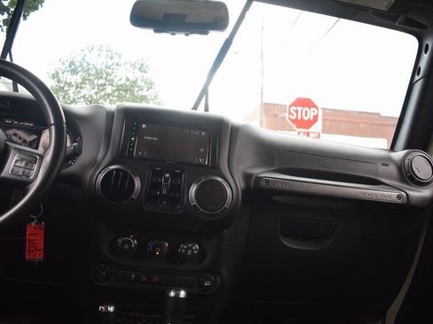 Used 2018 Jeep Wrangler Unlimited Sport S image 31