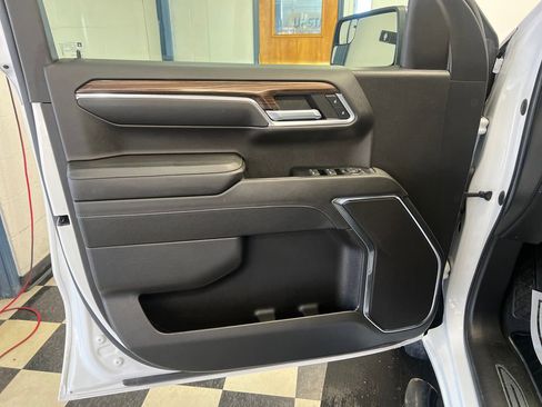 Used 2023 Chevrolet Silverado 1500 LT AWD/4WD image 34