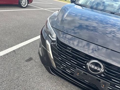 Used 2025 Nissan Sentra SR w/ SR Premium Package FWD image 8