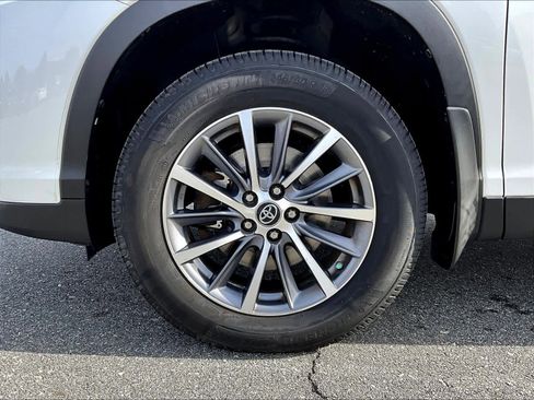 Used 2019 Toyota Highlander XLE image 7