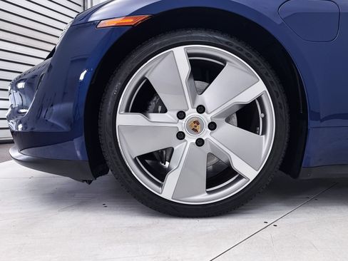 Used 2022 Porsche Taycan RWD image 17