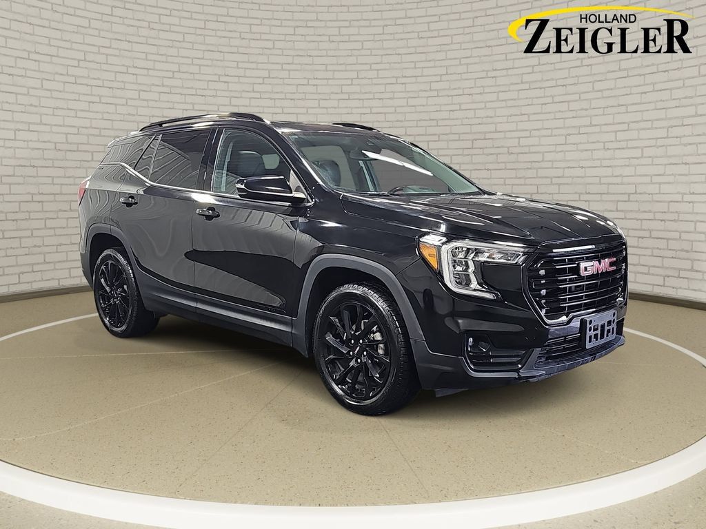 Used 2023 GMC Terrain SLT w/ Elevation Edition AWD/4WD image 3