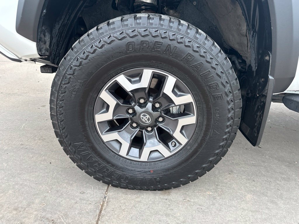 Used 2020 Toyota Tacoma TRD Off-Road w/ Advanced Technology Package AWD/4WD image 37