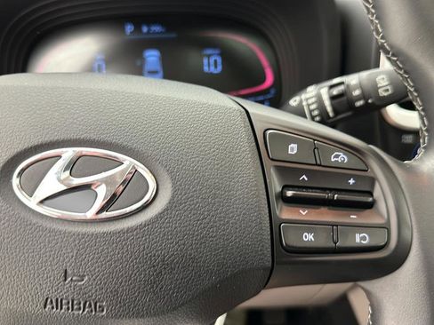 Used 2025 Hyundai Venue SEL FWD image 18