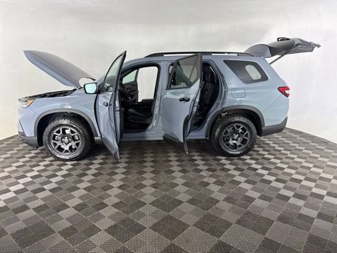 Certified 2024 Honda Pilot TrailSport image 12