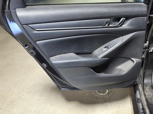 Used 2018 Honda Accord LX image 9