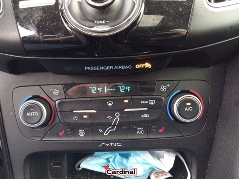 Used 2018 Ford Focus Titanium w/ Titanium Technology Package image 31