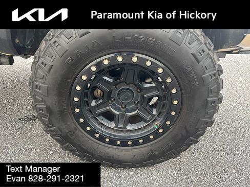 Used 2019 Toyota Tacoma TRD Off-Road AWD/4WD image 9