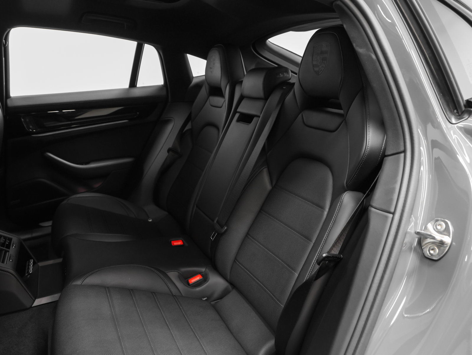 Certified 2025 Porsche Panamera 4 AWD/4WD image 40