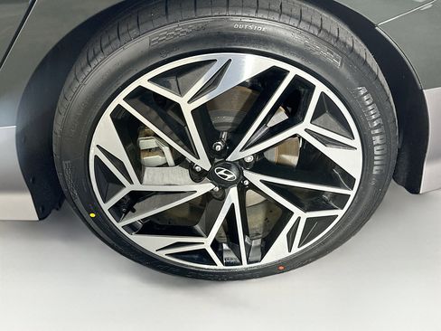 Used 2024 Hyundai Ioniq 6 SEL image 11