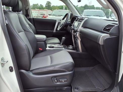 Certified 2023 Toyota 4Runner SR5 Premium w/ Moonroof Package AWD/4WD image 20