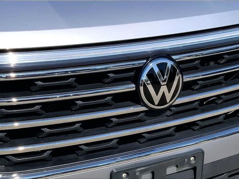 Used 2024 Volkswagen Atlas SE AWD/4WD image 30