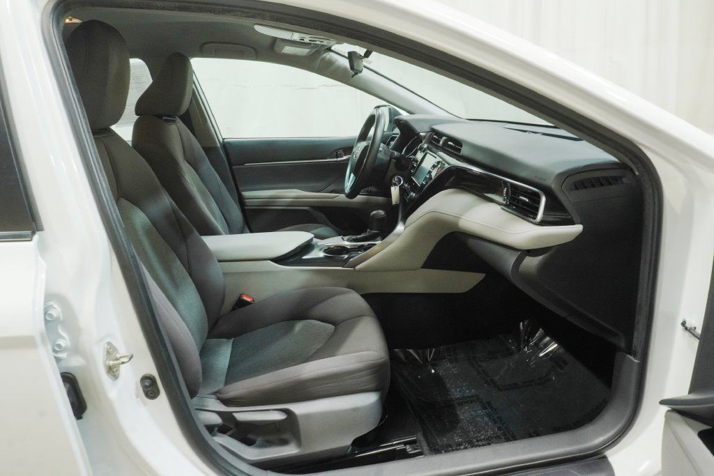 Used 2020 Toyota Camry LE FWD image 11