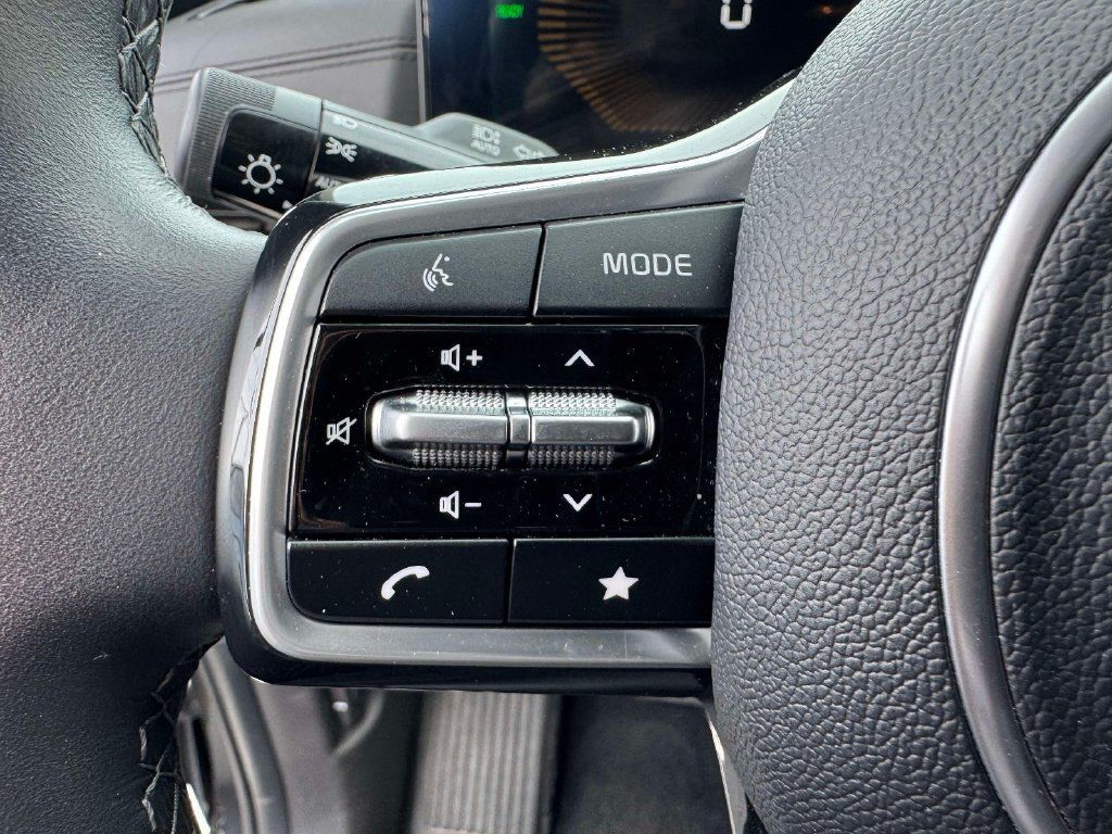 Used 2026 Kia Carnival LXS FWD image 18