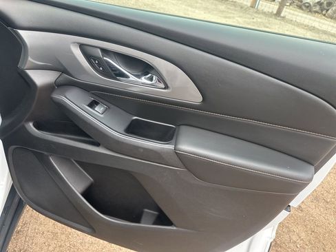 Used 2018 Chevrolet Traverse LT image 11