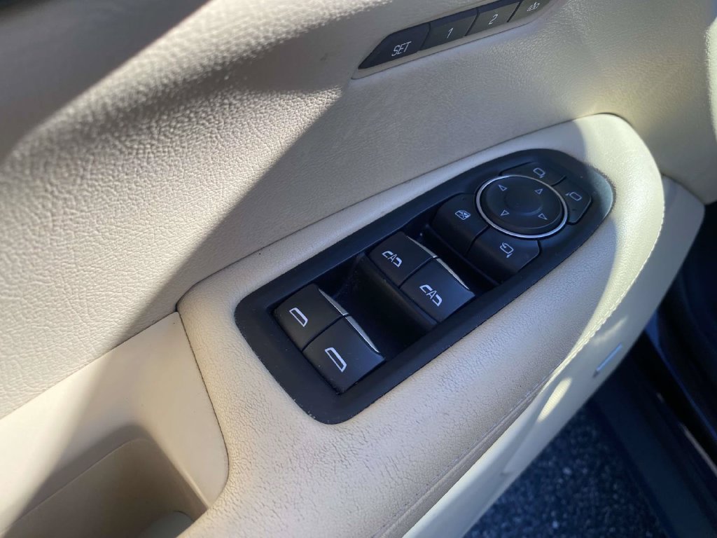 Used 2018 Cadillac XT5 Luxury w/ Driver Awareness Package FWD image 19