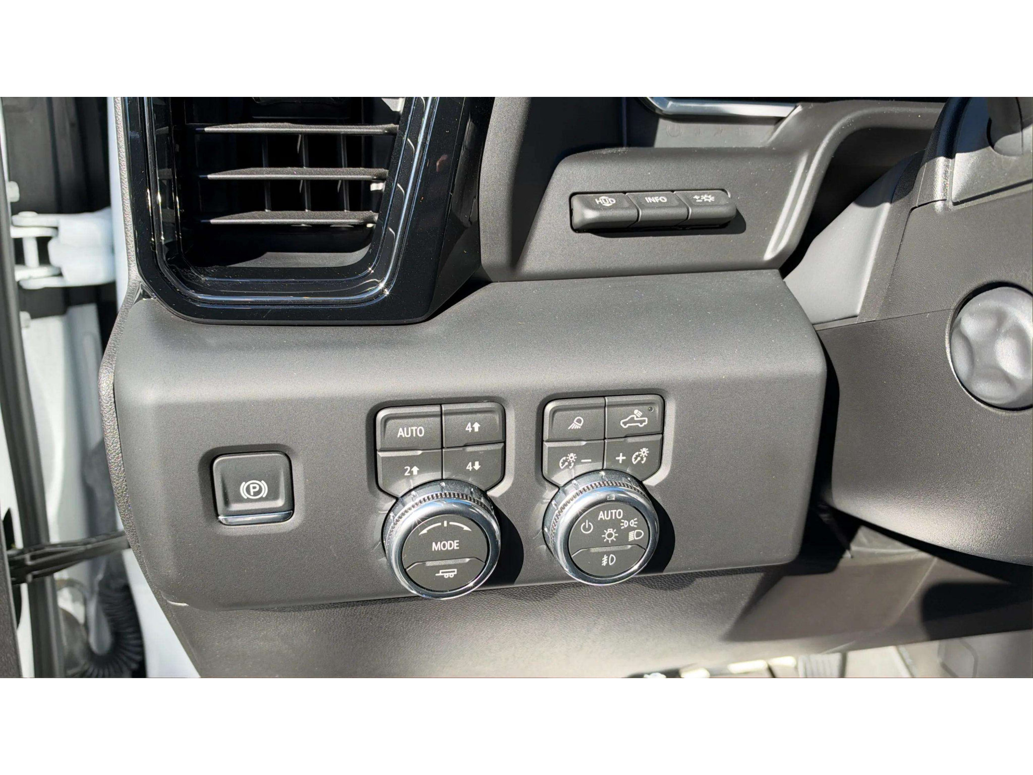 Used 2026 GMC Sierra 1500 AT4 w/ Technology Package AWD/4WD image 22