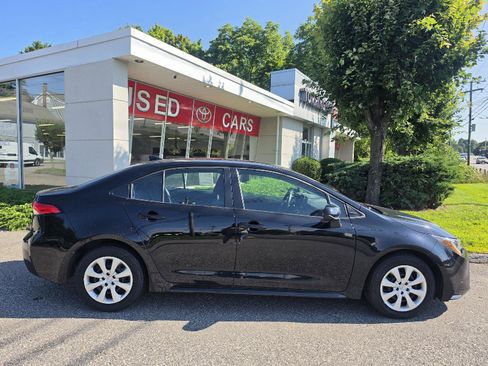 Used 2024 Toyota Corolla LE FWD image 2