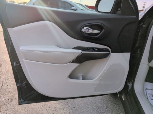 Used 2020 Jeep Cherokee Latitude Plus w/ Comfort/Convenience Group image 10