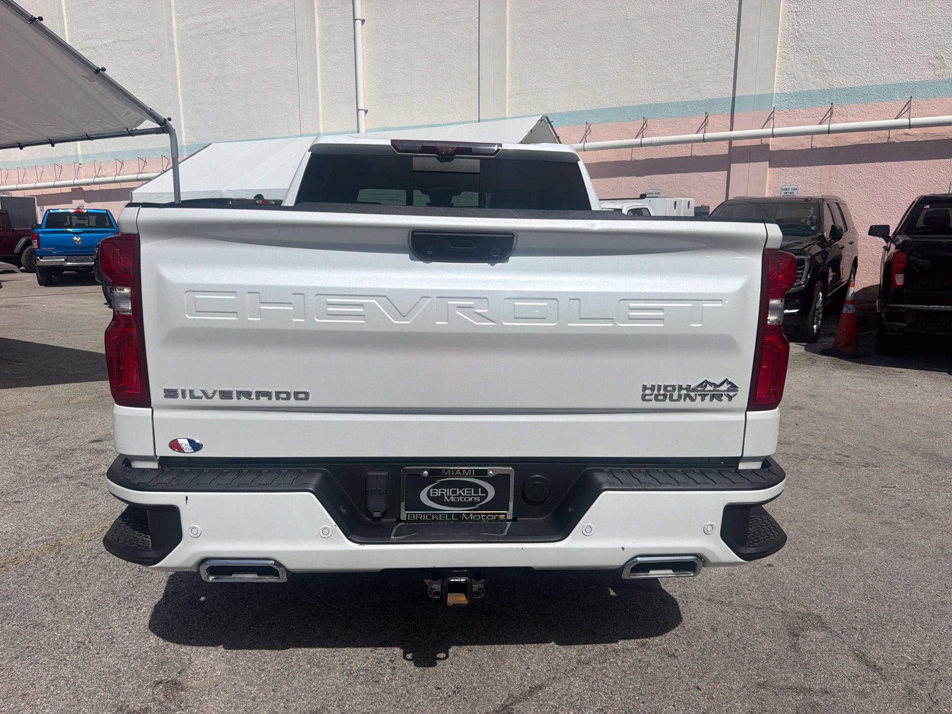Used 2023 Chevrolet Silverado 1500 High Country w/ Technology Package AWD/4WD image 3