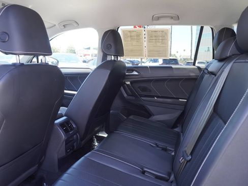 Used 2022 Volkswagen Tiguan SE FWD image 12
