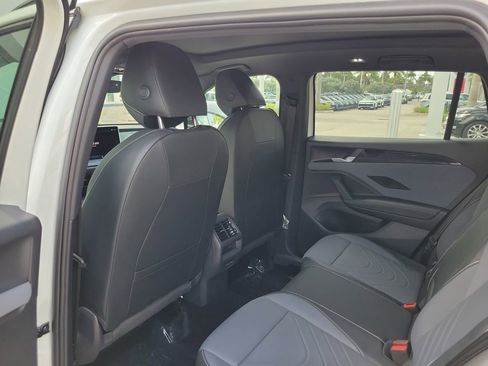 New 2026 Volkswagen Tiguan SE R-Line FWD image 5