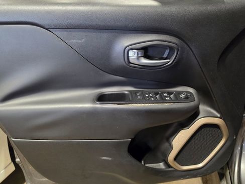 Used 2016 Jeep Renegade Limited image 5